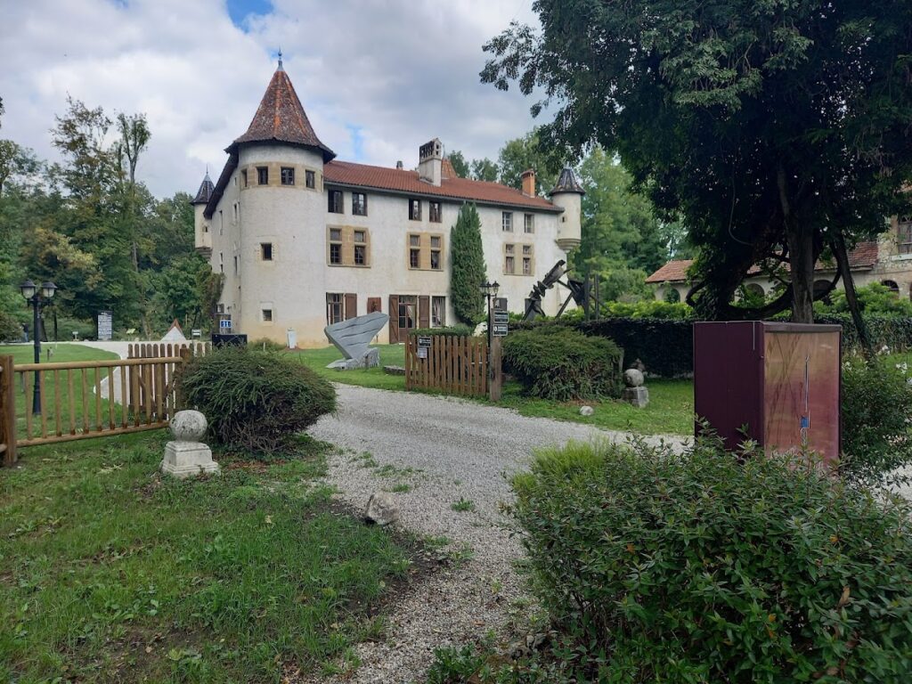 Château de Saint-Jean-de-Chépy: A Fortified Residence and Cultural Estate in France 2 Château de Saint-Jean-de-Chepy