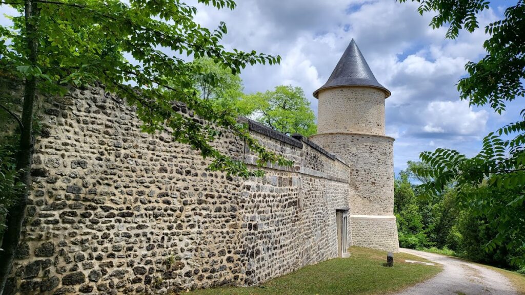 Château de Montendre: A Medieval Fortress in France 2 Château de Montendre