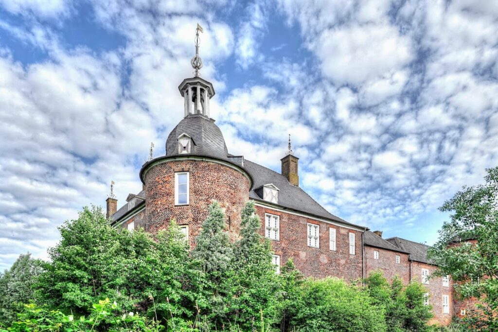 Schloss Ringenberg: A Moated Castle in Hamminkeln, Germany 1 Schloss Ringenberg