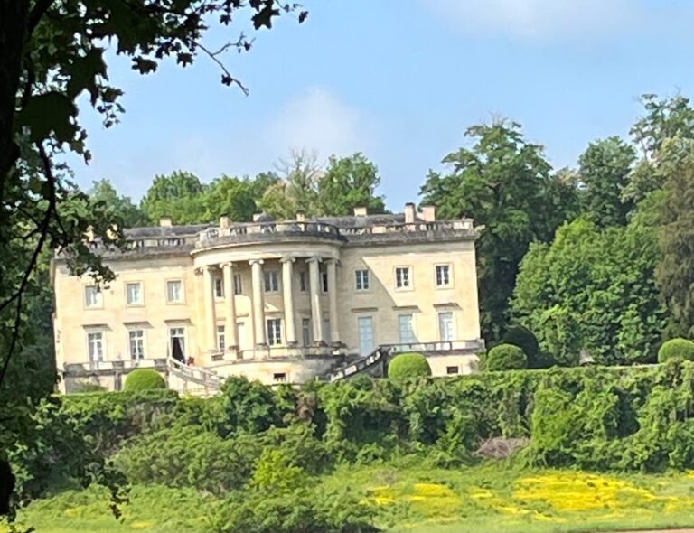 Château de Rastignac: A Neoclassical Country Residence in France