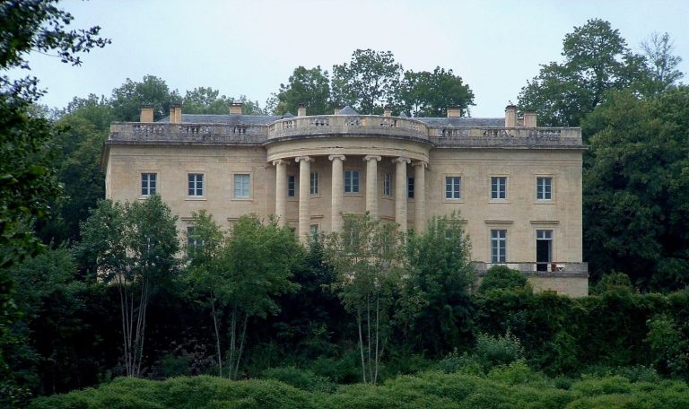 Château de Rastignac: A Neoclassical Country Residence in France