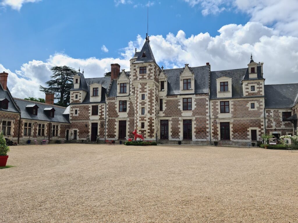 Château de Jallanges: A Flamboyant Loire Valley Residence in France 2 Château de Jallanges