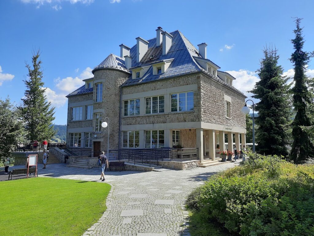 Castle of the President of the Republic of Poland in Wisła: A Modernist Presidential Residence 3 Castle of the President of the Republic of Poland in Wisła