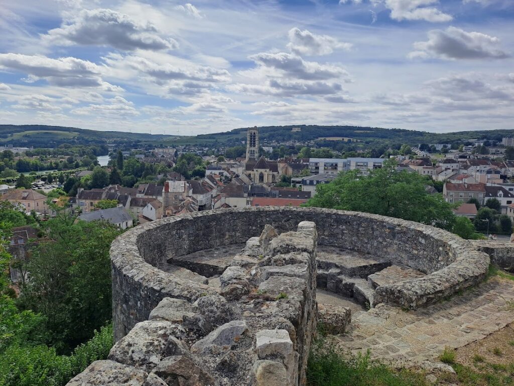 Château-Thierry Castle: A Medieval Fortress and Princely Residence in France 3 Chateau-Thierry Castle