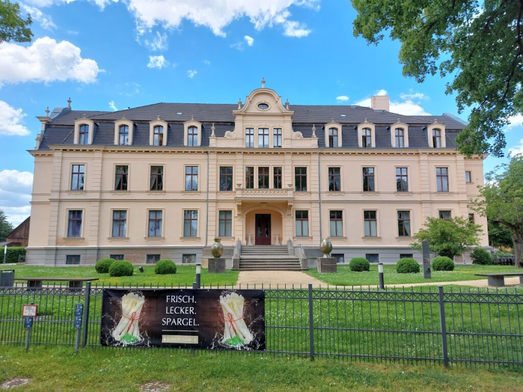 Schloss Ribbeck: A Neo-Baroque Manor House in Germany 2 Schloss Ribbeck