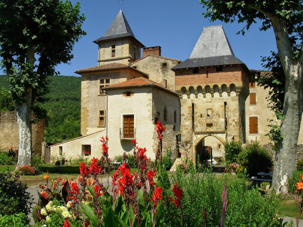 Château de la Hille: A Wartime Refuge for Jewish Children in France 1 Château de la Hille