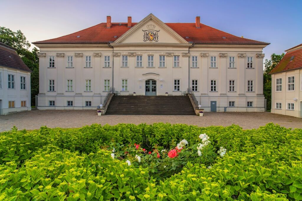 Schloss Hohenzieritz: A Mecklenburg-Strelitz Summer Residence and Memorial 1 Schloss Hohenzieritz