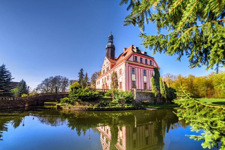 Palace in Warmątowice Sienkiewiczowskie: A Renaissance and Baroque Estate