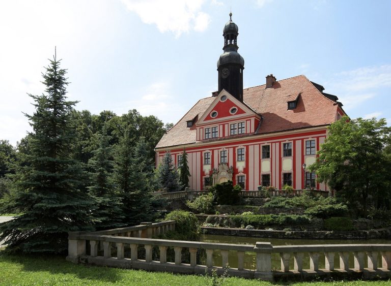 Palace in Warmątowice Sienkiewiczowskie: A Renaissance and Baroque Estate
