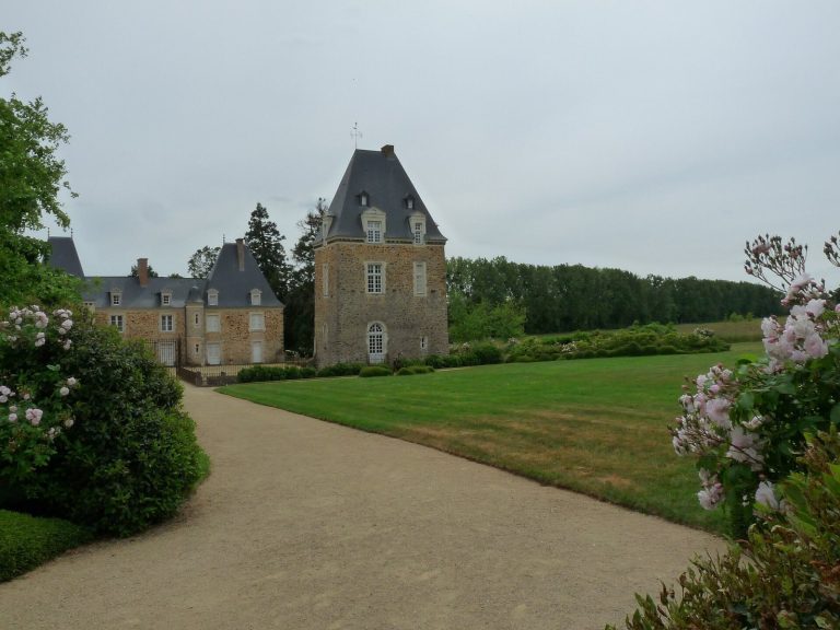 Château des Arcis: A Historic Noble Residence in France