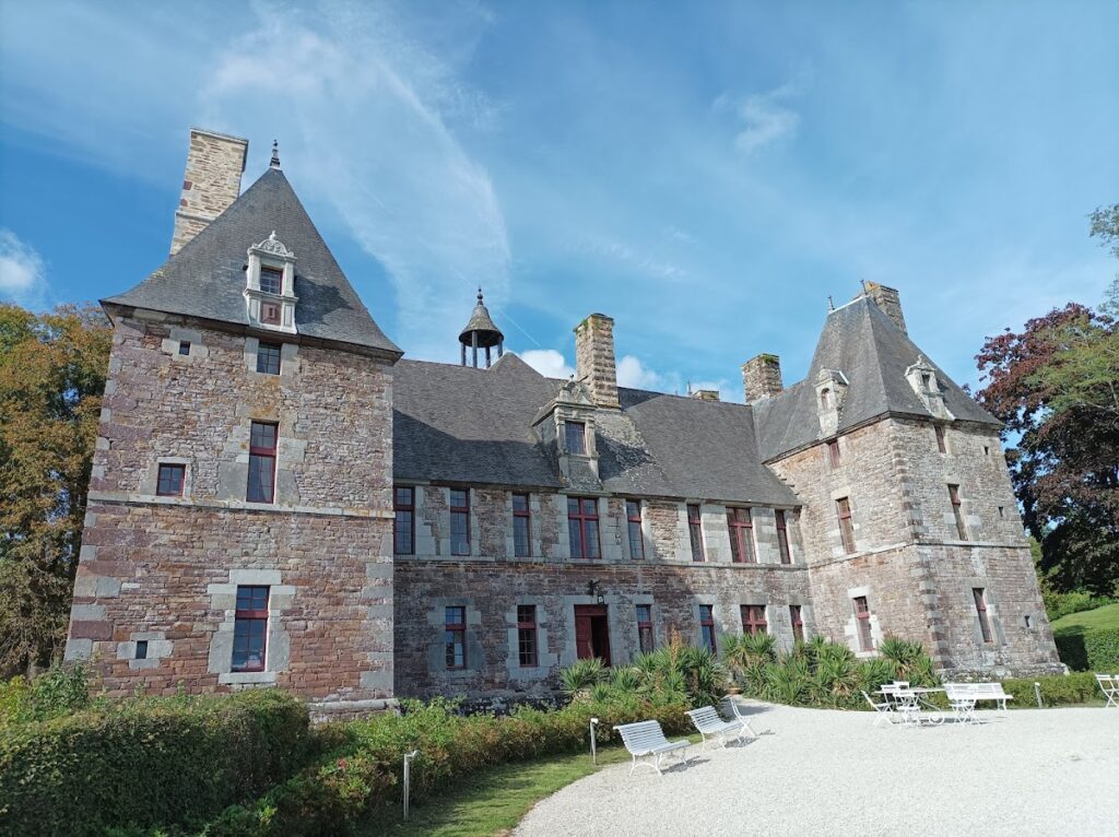 Château de Cerisy-la-Salle: Historic Residence and Cultural Centre 1 château de Cerisy-la-Salle