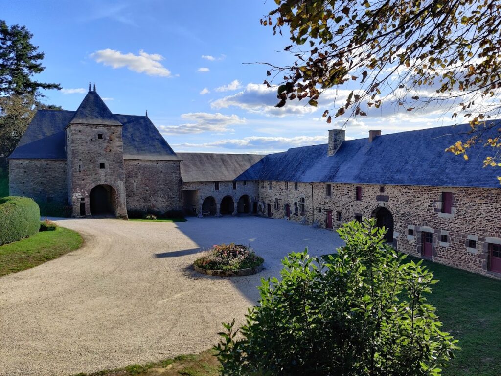 Château de Cerisy-la-Salle: Historic Residence and Cultural Centre 2 château de Cerisy-la-Salle