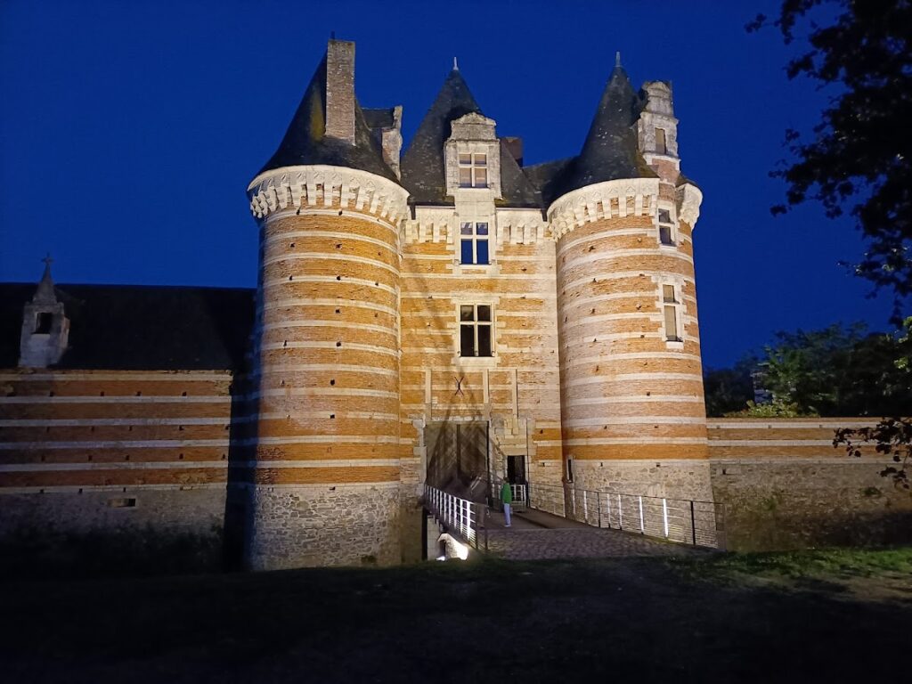 Château de Mortiercrolles: A Louis XII-Style Castle in France 1 Château de Mortiercrolles