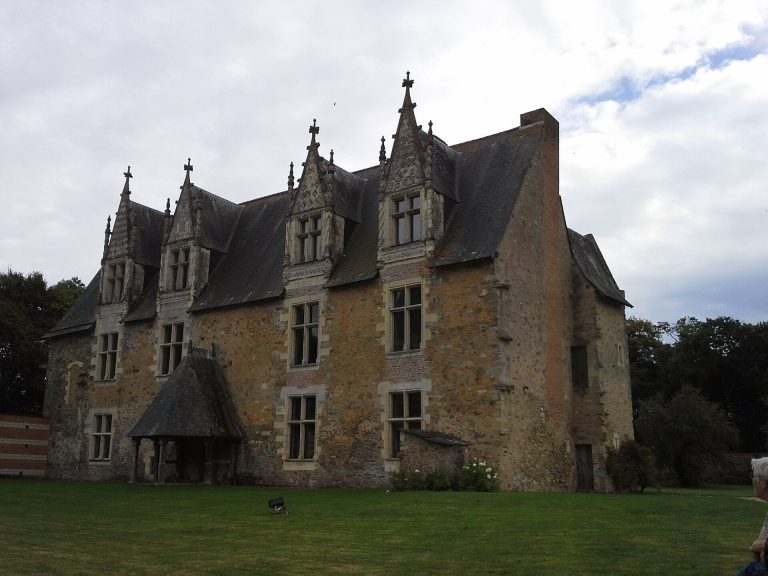 Château de Mortiercrolles: A Louis XII-Style Castle in France