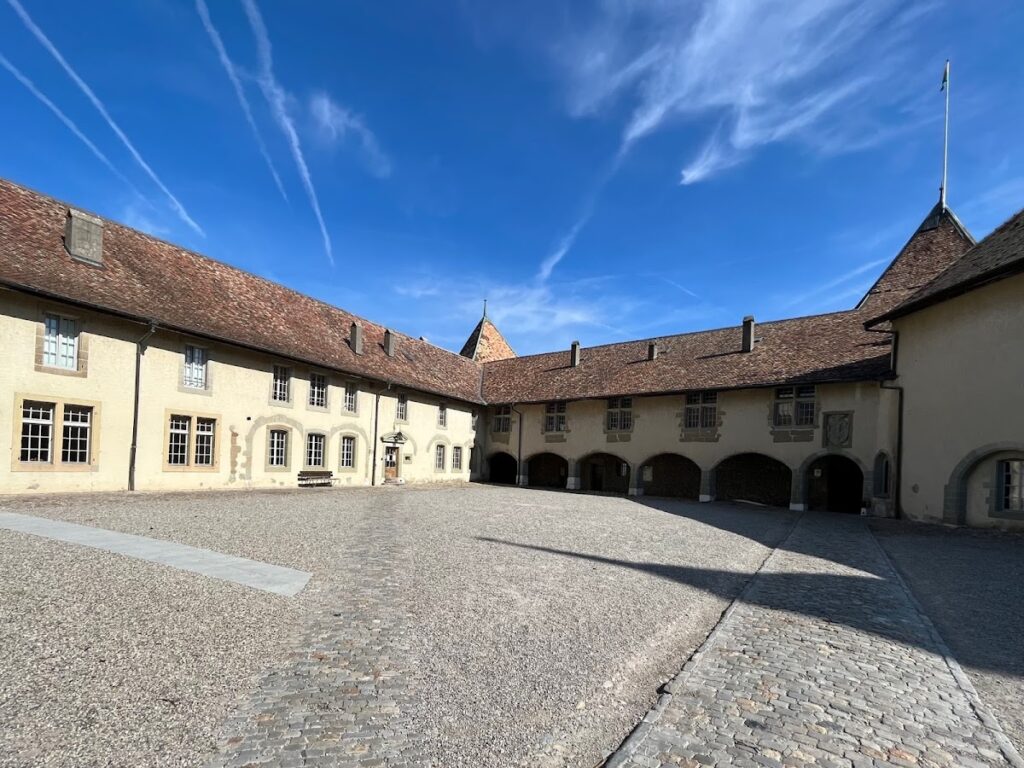 Rolle Castle: A Medieval Fortress and Civic Landmark in Switzerland 3 Rolle Castle