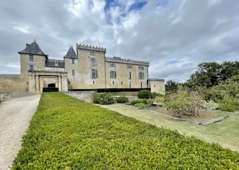 Château de Vayres: A Medieval Fortress and Renaissance Residence in France