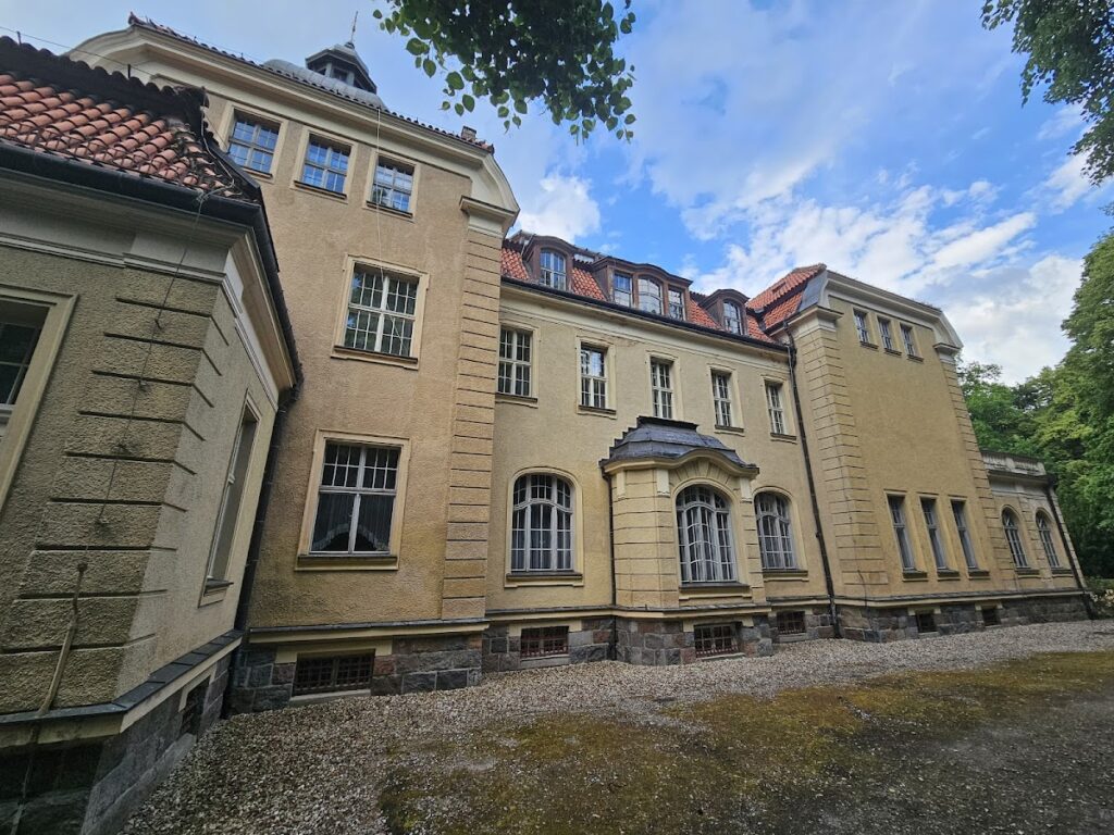 Palace in Łężany: A Neobaroque Family Residence in Poland 3 Palace in Łężany