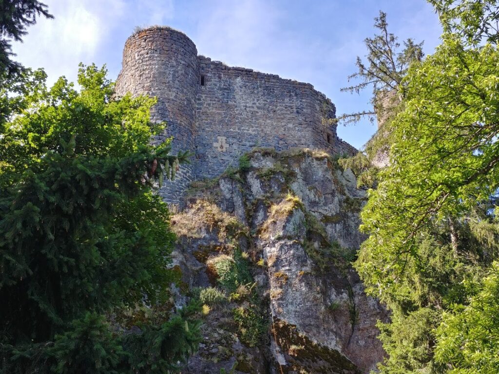 Château de Bouzols: A Historic Fortified Castle in France 5 Château de Bouzols
