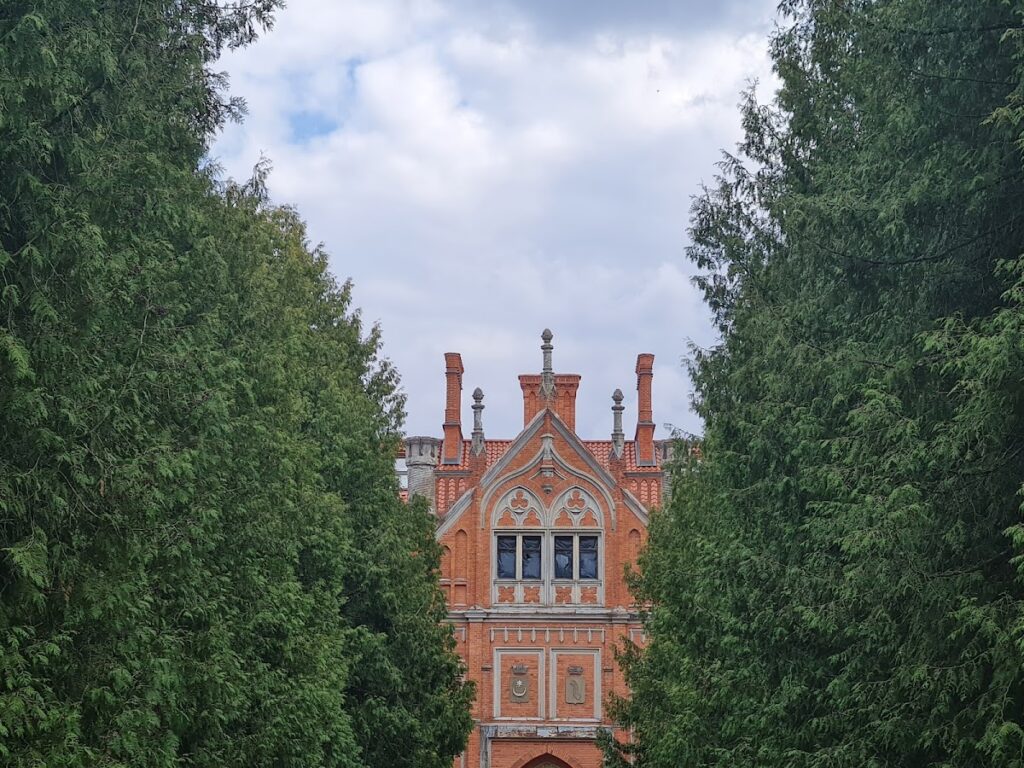 Pałac Tyszkiewiczów w Landwarowie: A Gothic Revival Palace in Lithuania 2 Pałac Tyszkiewiczów w Landwarowie
