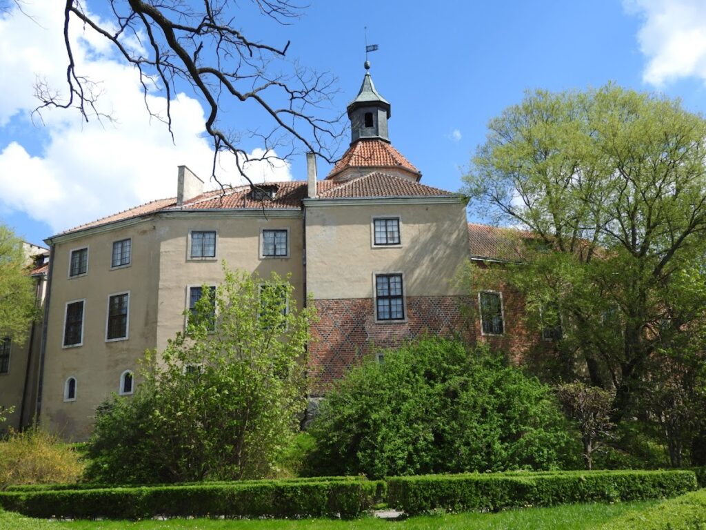 Dohna Palace in Morąg: An Urban Noble Residence and Museum 2 Dohna Palace in Morąg