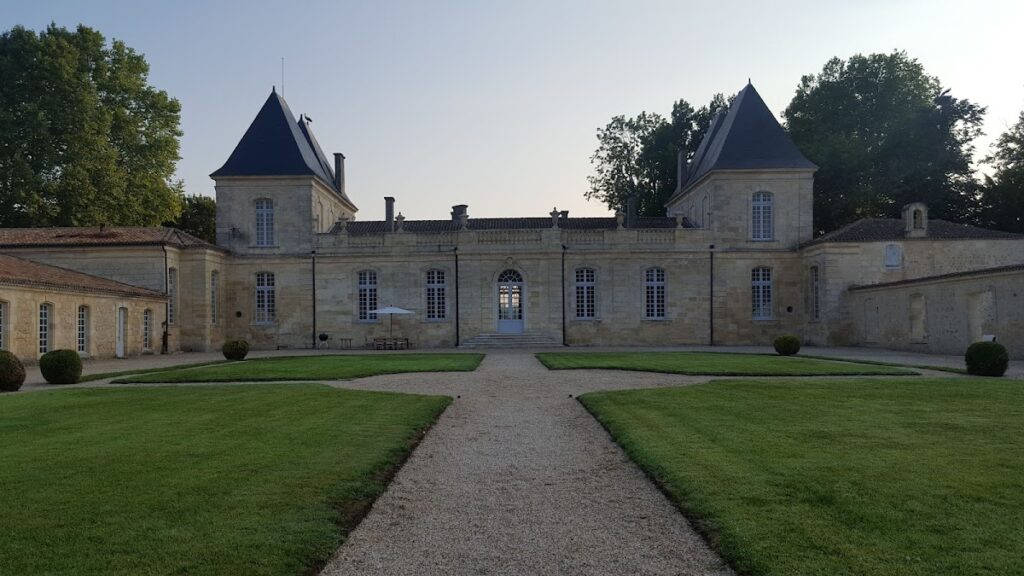Château d'Anglade: A Medieval Lordship and Eighteenth-Century Estate in France 1 Château d'Anglade