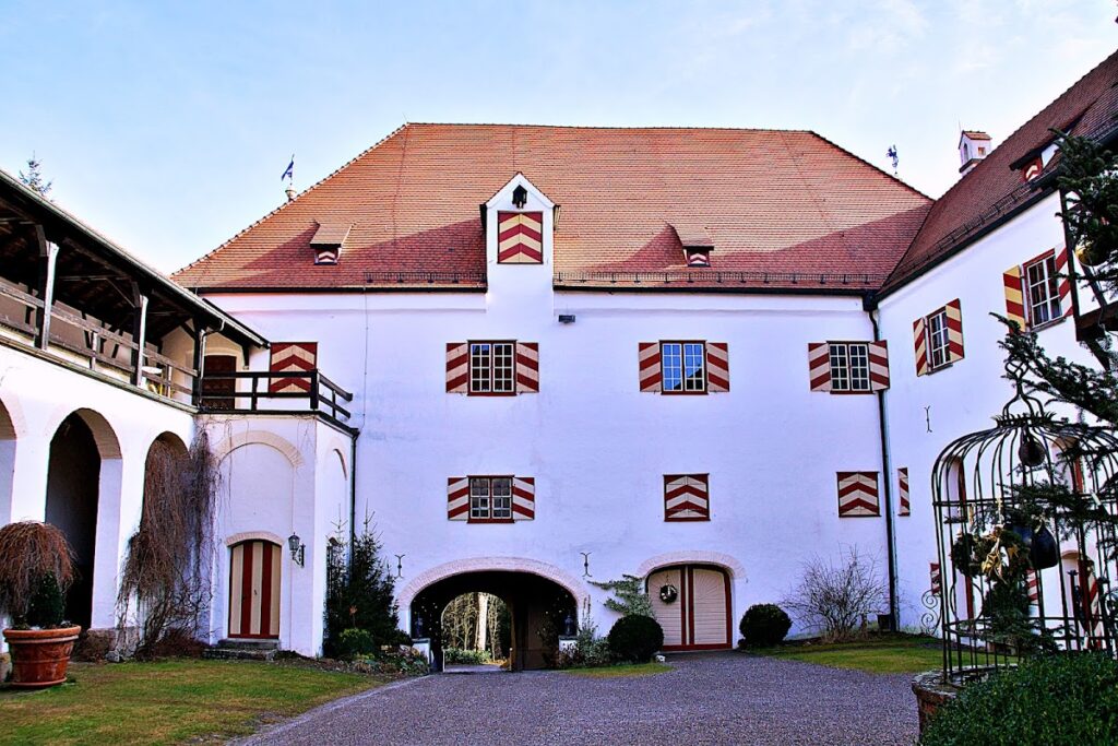 Schloss Kronburg: A Medieval Castle and Residential Stronghold in Germany 1 Schloss Kronburg