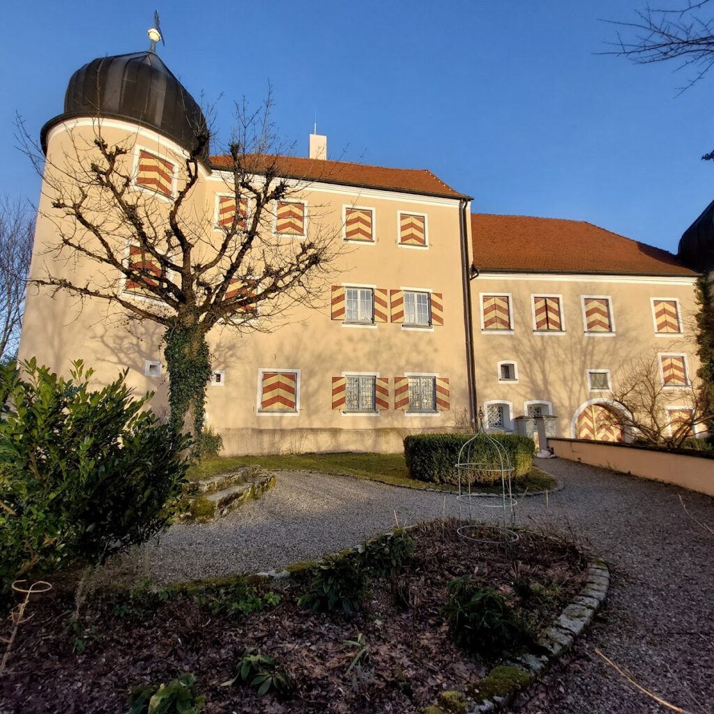 Schloss Kronburg: A Medieval Castle and Residential Stronghold in Germany 2 Schloss Kronburg