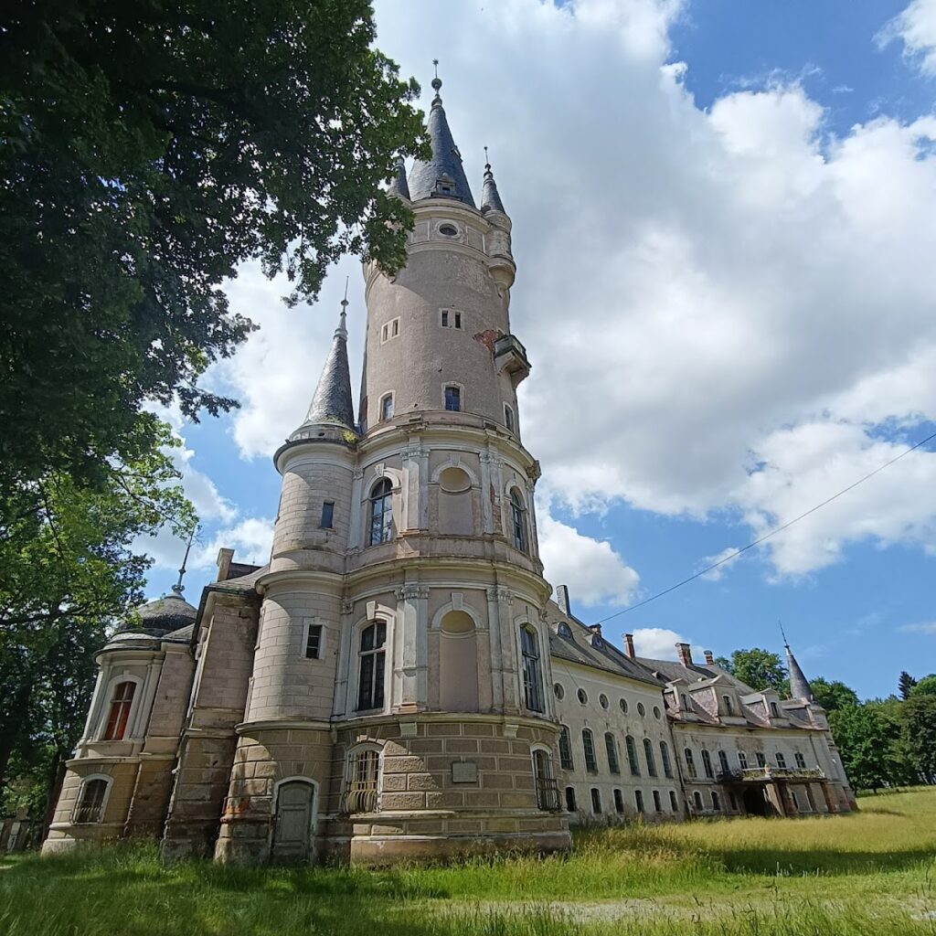 Bożków Palace: A Historic Aristocratic Residence in Poland 1 Bożków Palace