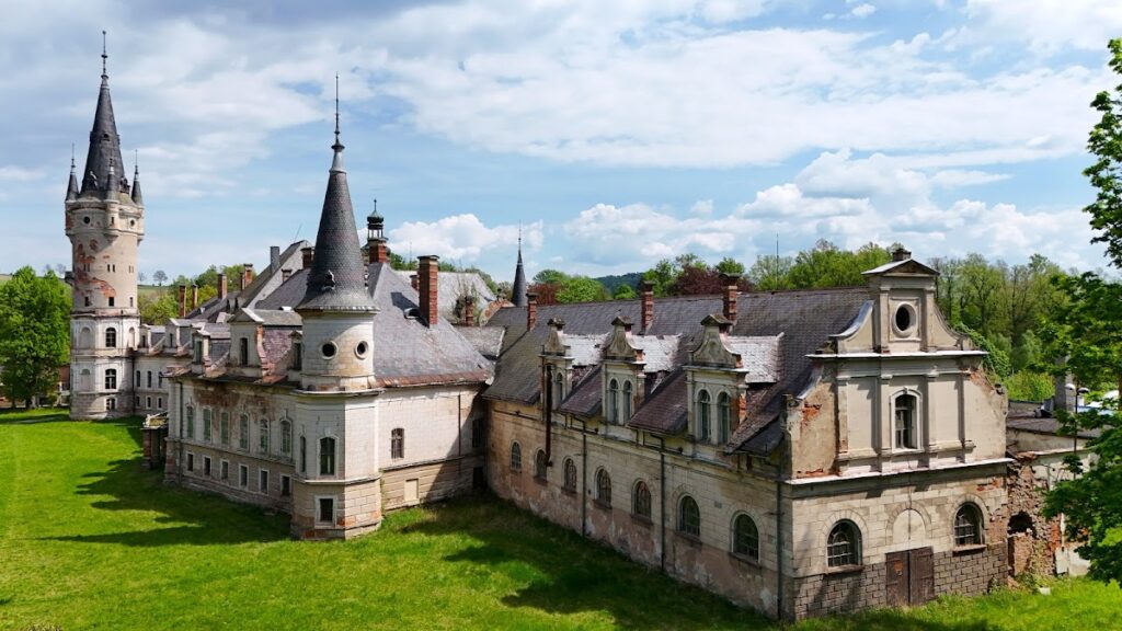 Bożków Palace: A Historic Aristocratic Residence in Poland 2 Bożków Palace