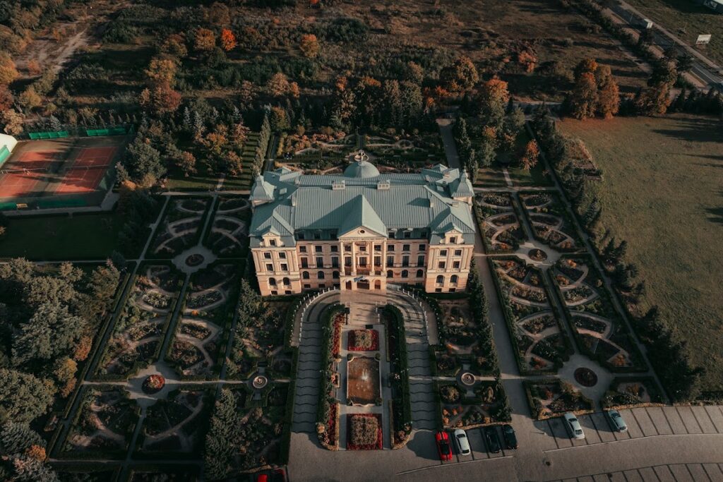 Amber Palace in Włocławek: Headquarters of the Samotna Mama Foundation 4 Amber Palace in Włocławek