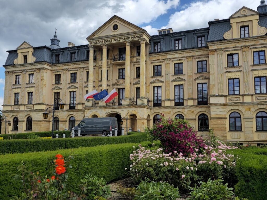Amber Palace in Włocławek: Headquarters of the Samotna Mama Foundation 5 Amber Palace in Włocławek