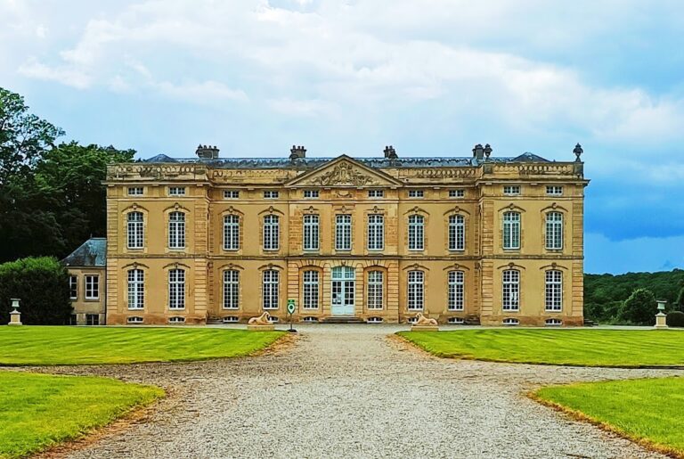 Château du Bourg-Saint-Léonard: An Eighteenth-Century French Estate Residence