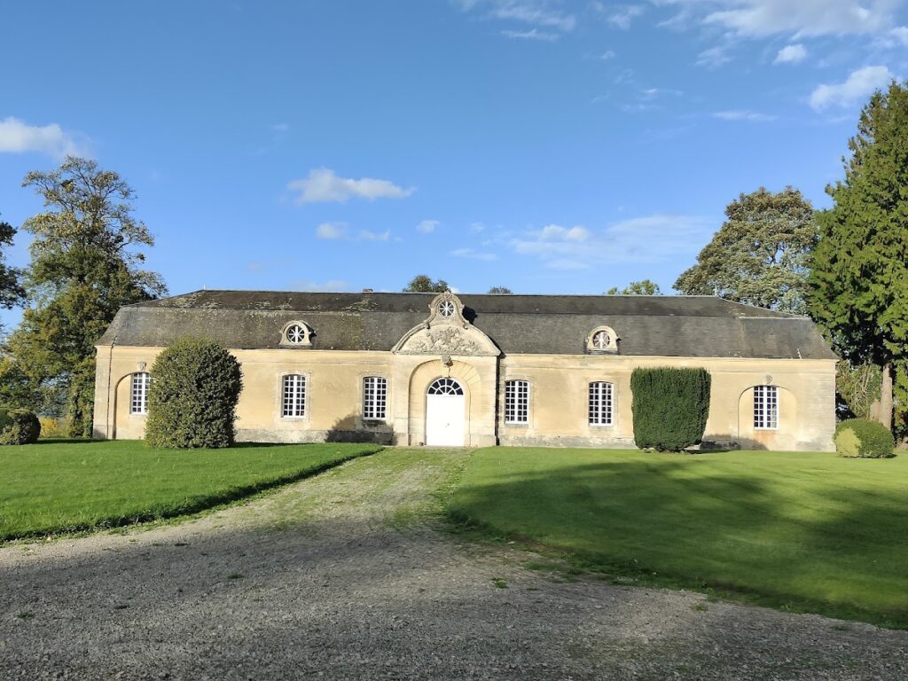 Château du Bourg-Saint-Léonard: An Eighteenth-Century French Estate Residence 3 Château du Bourg-Saint-Léonard