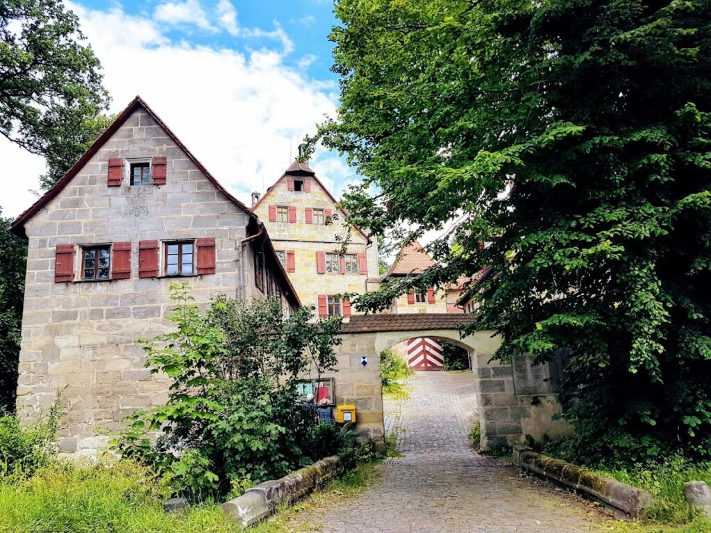 Schloss Grünsberg: A Medieval Castle and Baroque Palace in Germany 1 Schloss Grünsberg