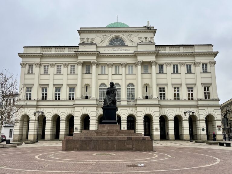 Staszic Palace: A Neoclassical Scientific Headquarters in Warsaw