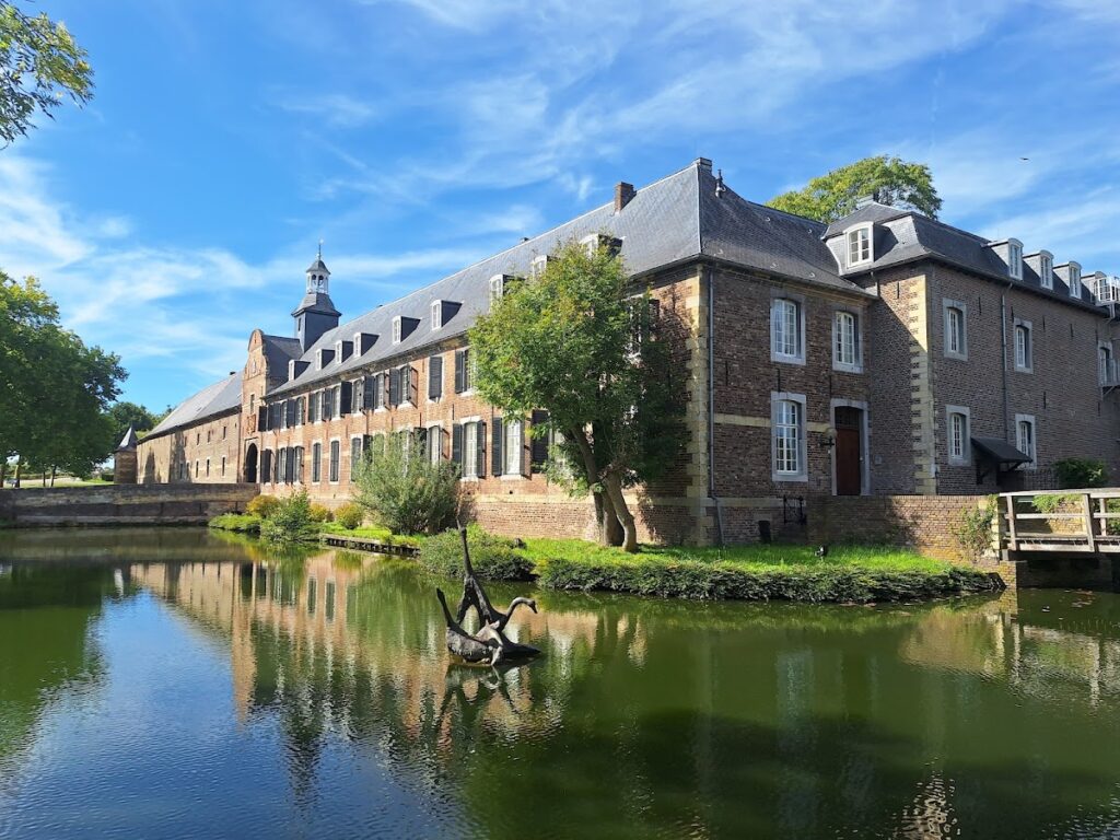 Wijnandsrade Castle: A Historic Three-Winged Castle Complex in the Netherlands 3 Wijnandsrade Castle