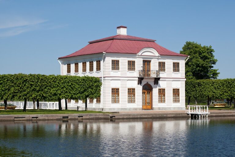 Marly Palace: A Memorial Pavilion-Palace in Peterhof