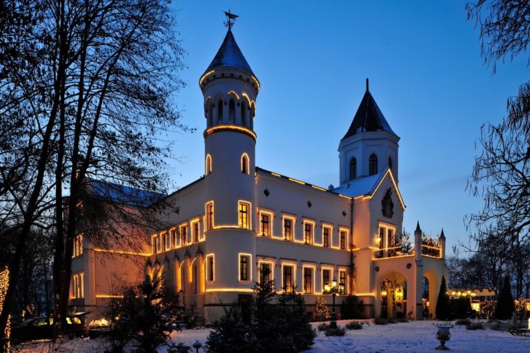 Schloss Bredenfelde: A Tudor-Style Manor House in Germany