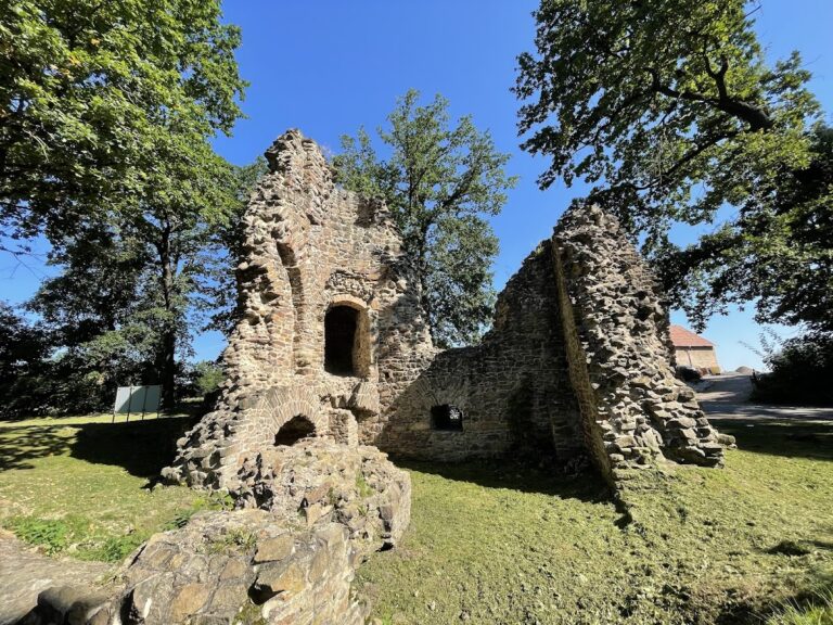Wüstes Schloss Osterland: Medieval Castle Ruin near Oschatz