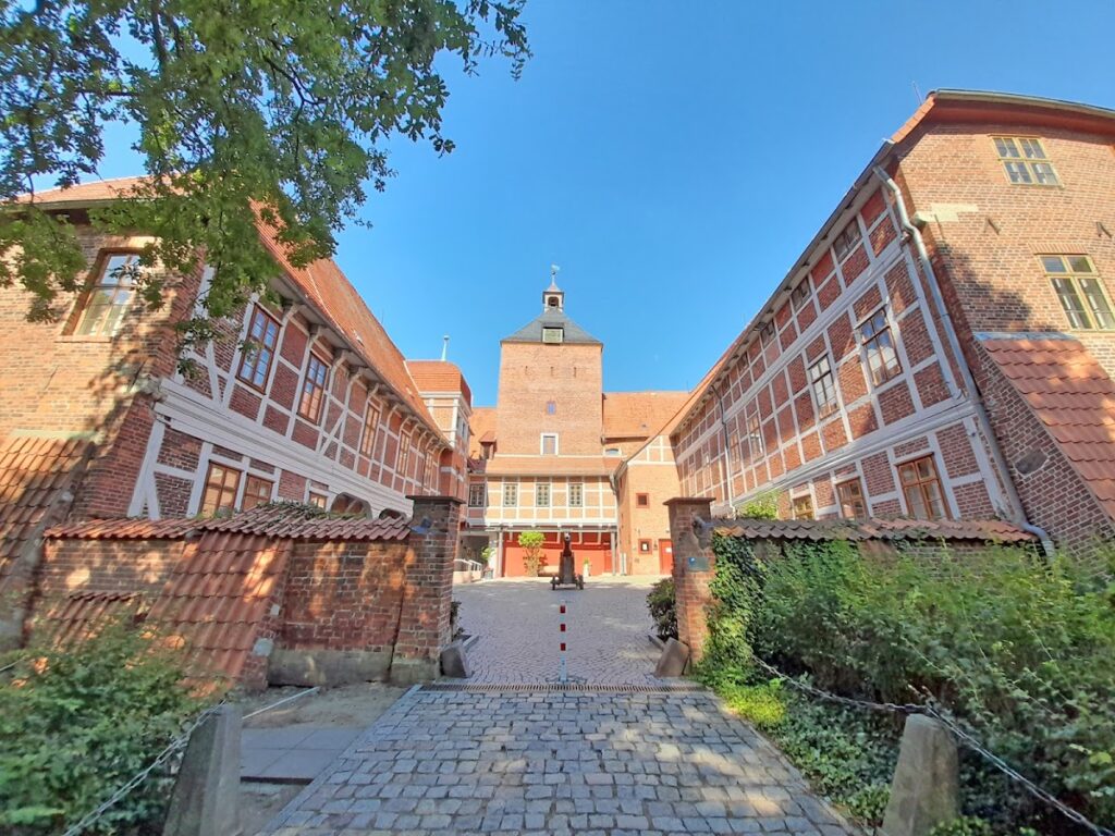 Schloss Winsen: A Castle and Administrative Seat in Germany 2 Schloss Winsen