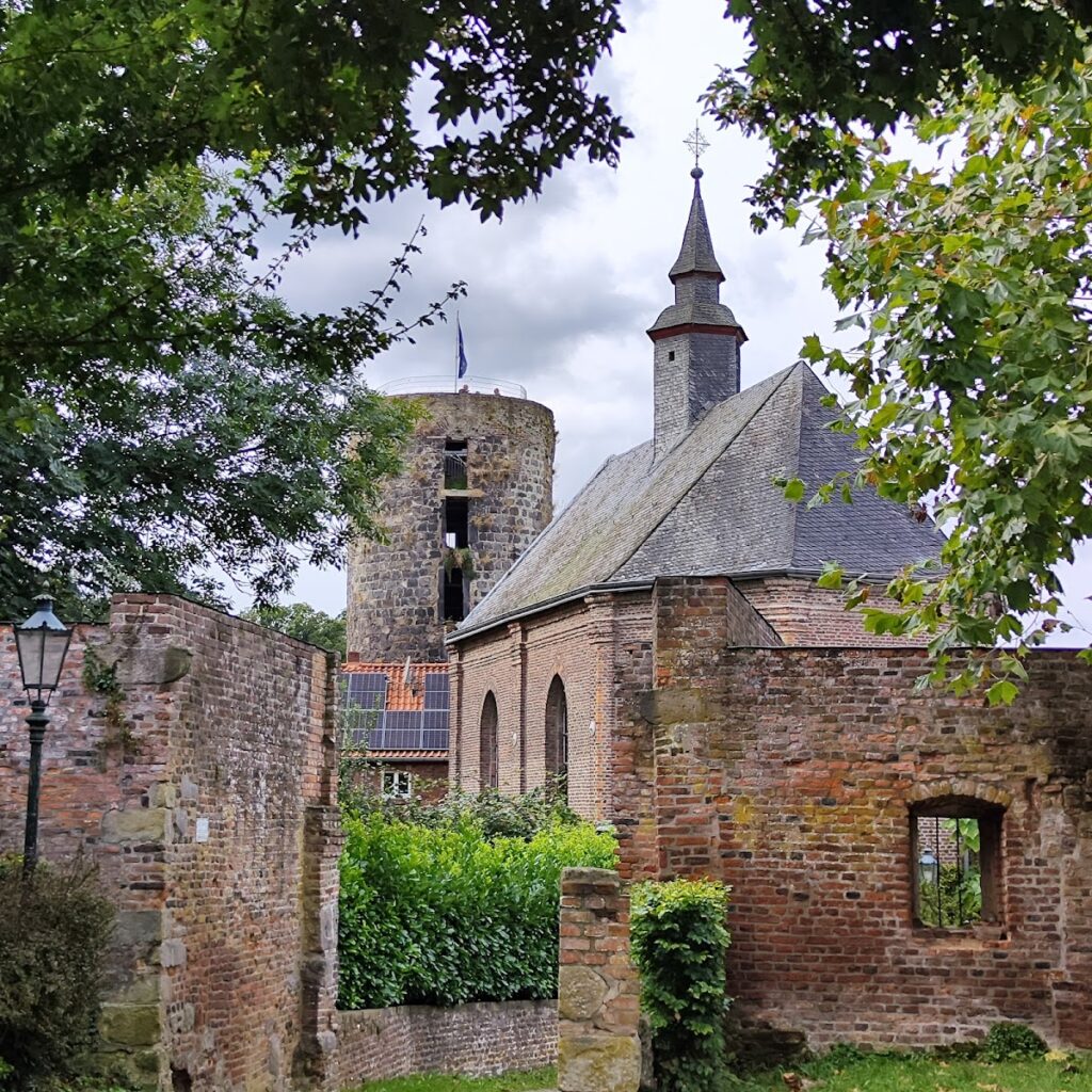 Schloss Liedberg: A State Castle of the Electorate of Cologne 4 Schloss Liedberg