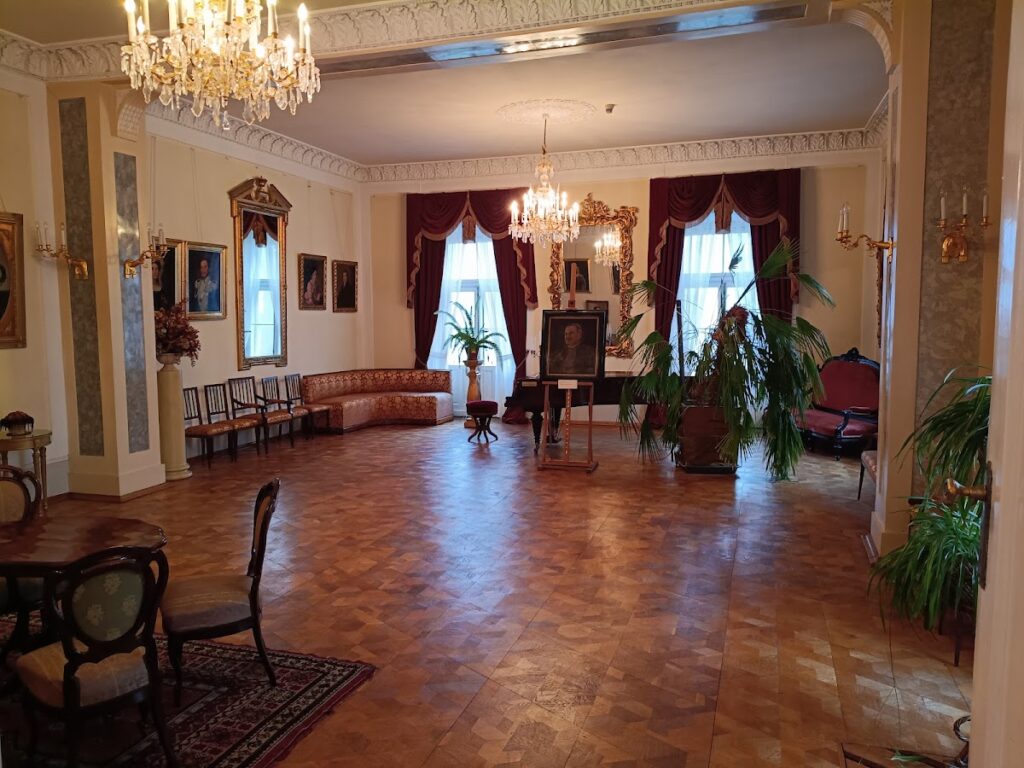 Lubomirski Palace in Przeworsk: An English-Classical Noble Residence 5 Lubomirski Palace in Przeworsk