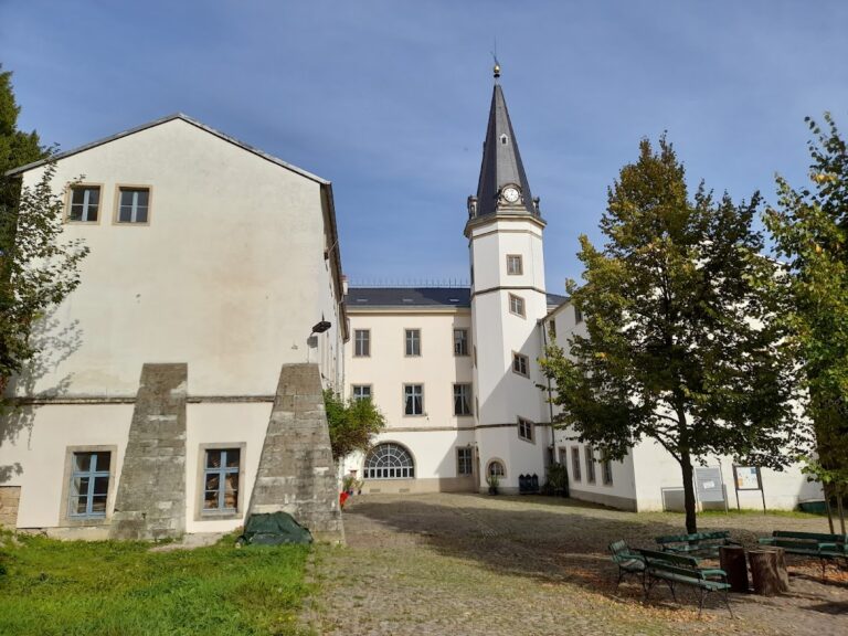 Schloss Nöthnitz: A Renaissance Castle and Historical Library Site in Germany