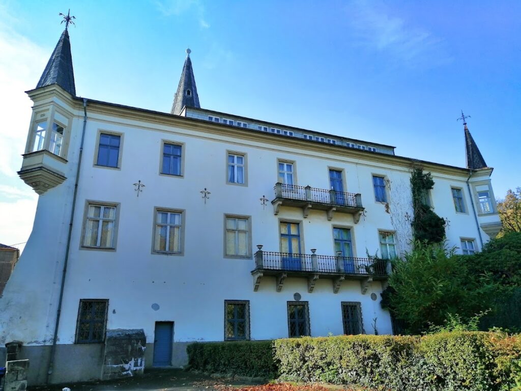 Schloss Nöthnitz: A Renaissance Castle and Historical Library Site in Germany 2 Schloss Nöthnitz