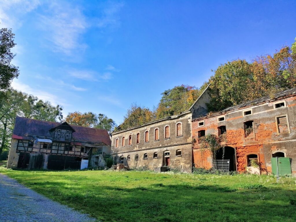 Schloss Nöthnitz: A Renaissance Castle and Historical Library Site in Germany 3 Schloss Nöthnitz