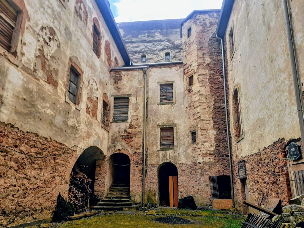 Struga Palace: A Renaissance and Baroque Noble Residence in Poland 4 Struga Palace