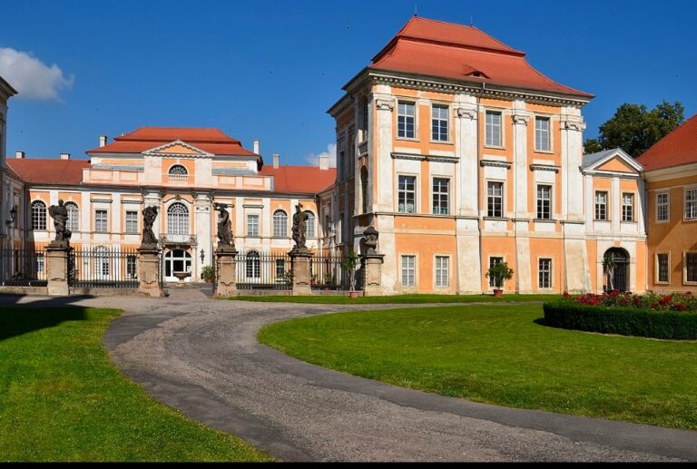 Duchcov Chateau: A Baroque Aristocratic Residence in Czechia