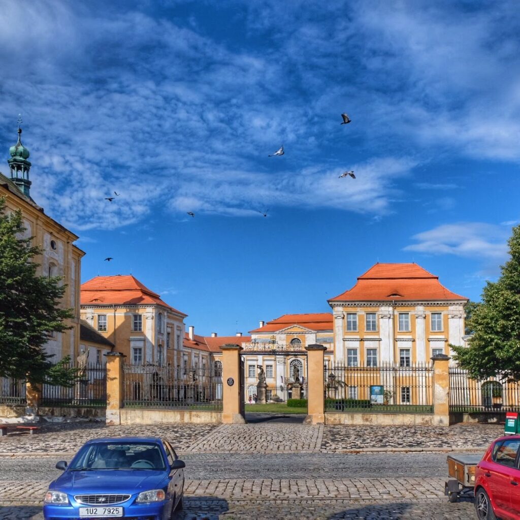 Duchcov Chateau: A Baroque Aristocratic Residence in Czechia 4 Duchcov Chateau