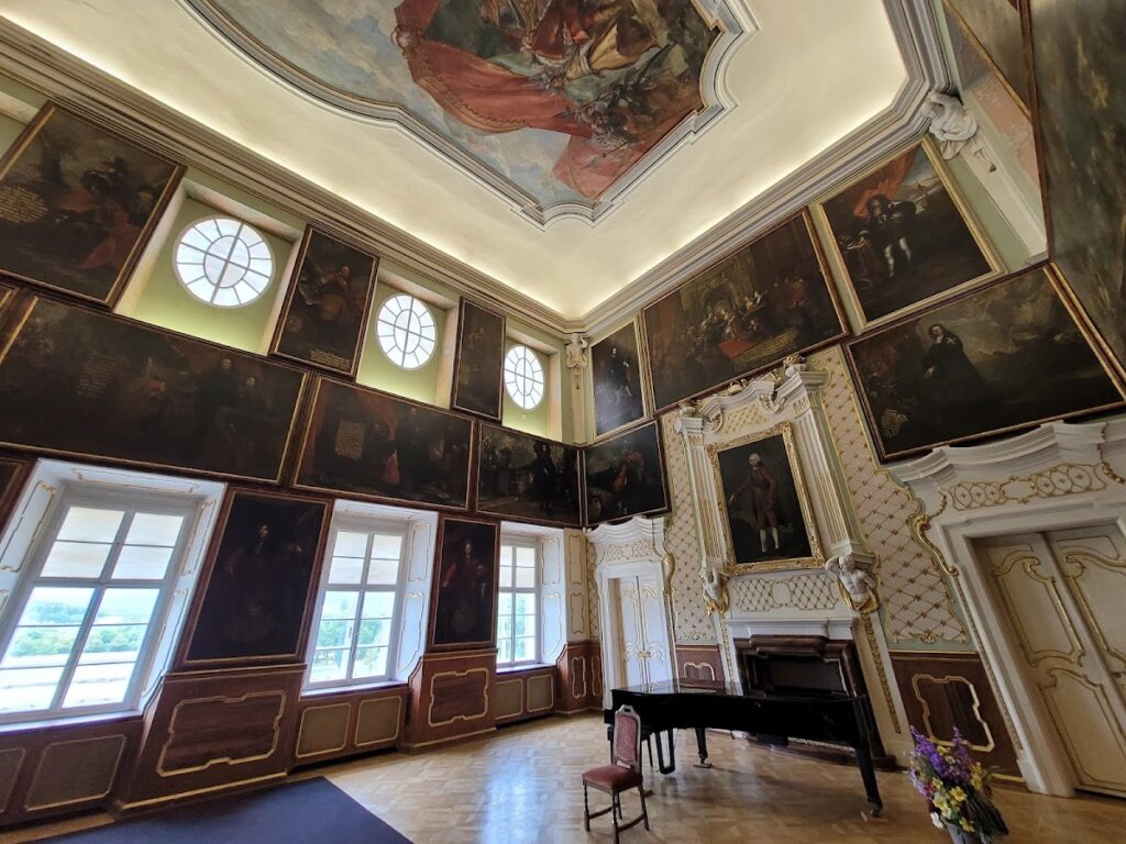 Duchcov Chateau: A Baroque Aristocratic Residence in Czechia 5 Duchcov Chateau