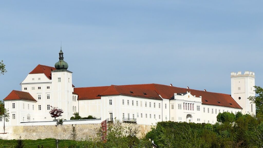Schloss Ennsegg: A Historic Castle and Cultural Centre in Enns 2 Schloss Ennsegg